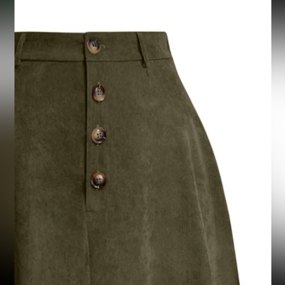 Plus size button through skirt - Picture 8 of 15